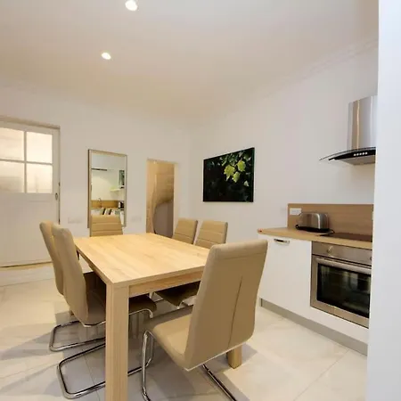 Ag2 - Sea View Stylish 2 Bedroom Apt Apartment *