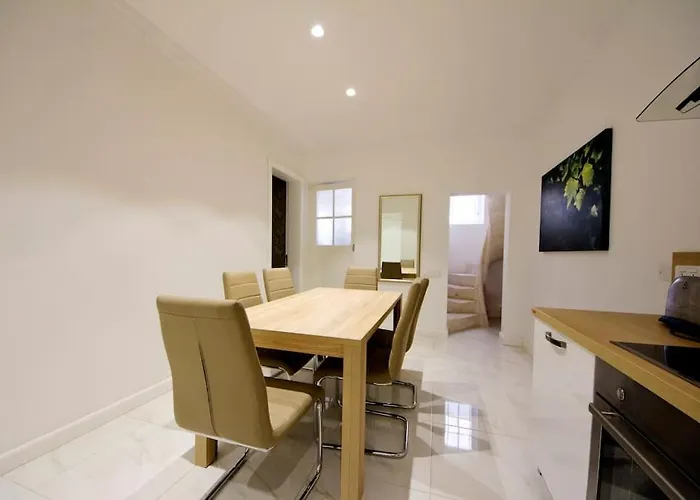 Διαμέρισμα Ag2 - Sea View Stylish 2 Bedroom Apt *